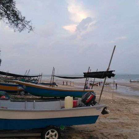 Damai Homestay Pantai Pelindung Kuantan Kültér fotó