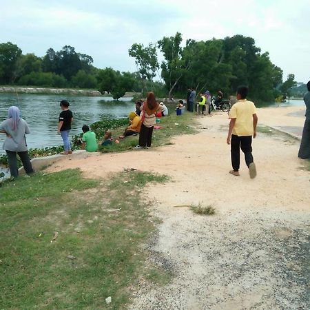 Damai Homestay Pantai Pelindung Kuantan Kültér fotó